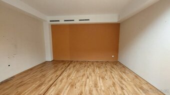 Pronájem provozovny přímo na promenádě v Lipně nad Vltavou - 8