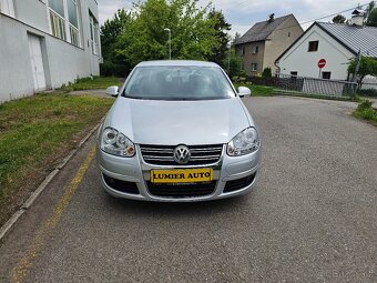 Volkswagen Jetta 1.6i - 8