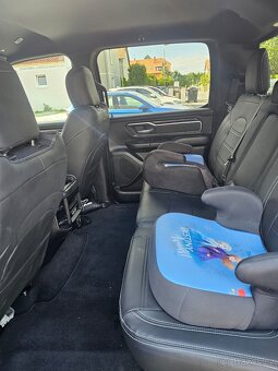 Dodge RAM 1500. 5.7 V8 HEMI - 8