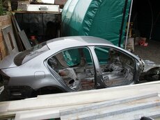 Škoda Octavia 3 - výřezy karoserie - nosník, prahy - 8