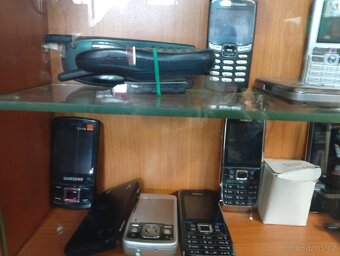 Predám 100ks mobilov - 8