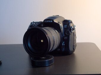 Fujifilm Finepix S5 Pro - 8