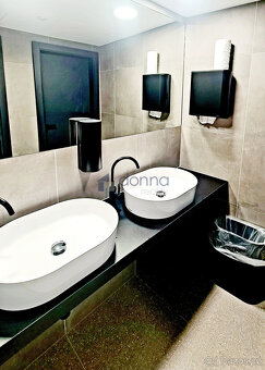 Pronájem obchodního prostoru 511 m² Václavské náměstí, Praha - 8