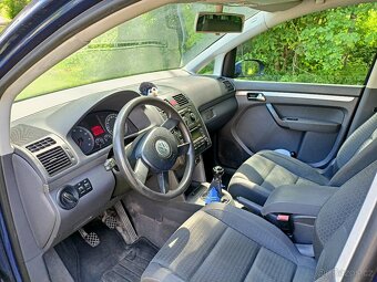 prodám Volkswagen Touran 2,0 FSI - 8