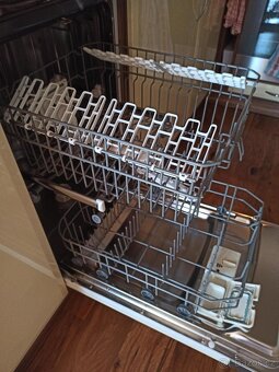 Myčka Whirpool-zánovní koše a další příslušenství - 8