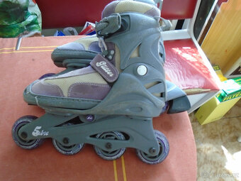 Prodám dívčí brusle brusle na led,kolečkové brusle - 8