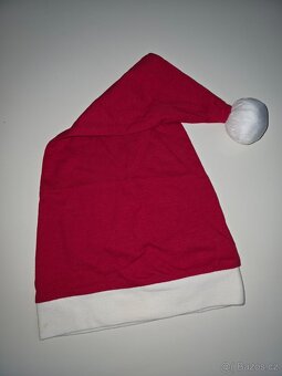 Červené pyžamo H&M a vánoční čepice - 8