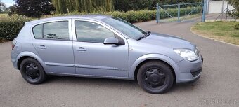 Prodám Opel astra H 1.4i 16V 66Kw r.v.2010 naj.160tis. - 8