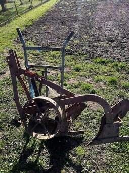 Malotraktor + orební příslušenství - 8
