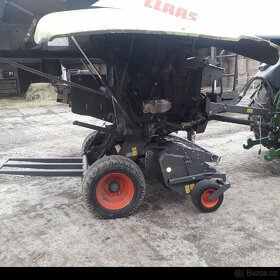 Lis Claas na kulaté balíky - 8