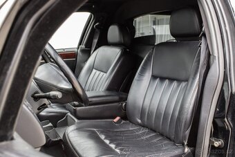LINCOLN TOWN CAR LIMOUSINE - 8