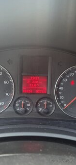 VW Golf 5 1.6 MPI TOUR edice 75 kW, 2007, 86 xxx km
 - 8