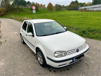 Volkswagen Golf - 8
