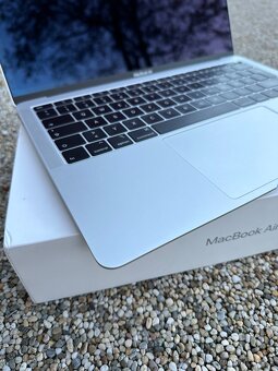 MacBook AIR 13” 2019 250gb SSD - 8