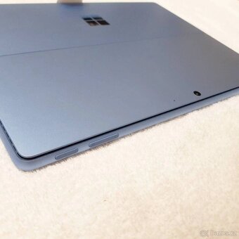 Microsoft Surface Pro 9 i7 / 16 GB / 256+ GB SSD - 8