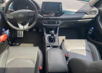 Hyundai i30 1.4 - PREMIUM - NÍZKÉ KM - 8