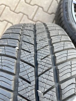 Kompl alu Borbet 5x114,3r18+215/50r18 zimní Barum - 8