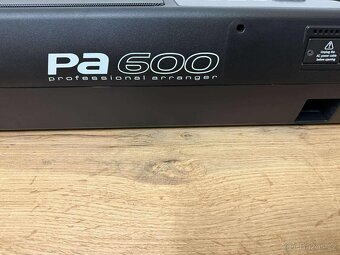 klávesy Korg Pa600 - 8