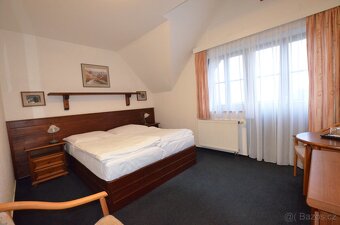 Prodej zavedeného rodinného penzionu + rozestavěná stavba - - 8