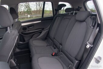 BMW 220i grandtourer - 8