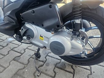 Aprilia SR Motard, 125cm3, r.v. 2014 - 8