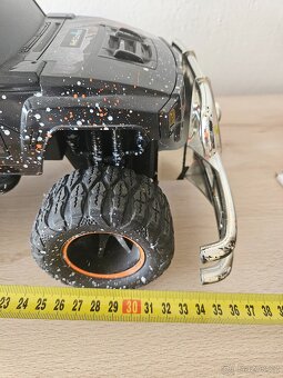 RC auto Revell Bull Scout 1/10 - 8