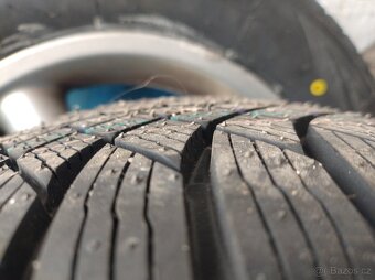 Celoroční pneu 225/55 r16 z Peugeot 607 - 8