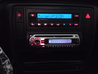 Passat originál VR5 110 kw dobrá výbava - 8