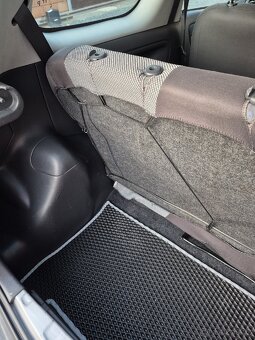 TOYOTA YARIS 1.0 litr. - 8