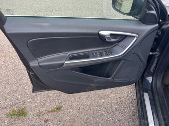 Volvo V60 D6 Plug-in Hybrid - díly z vozu - 8