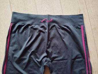 Set na cvičení tričko+3/4 legíny vel.M/XL Cherokee - 8