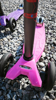 Koloběžka Micro Maxi - naklápění, tři kolečka, dvě barvy - 8