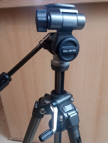 Zánovní kamera Canon HV30 s bohatým příslušenstvím - 8