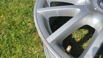 Prodám sadu originálních 17" disků VW - 8