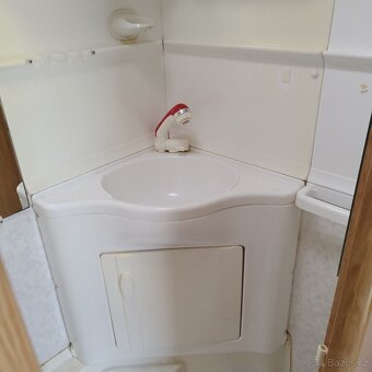 Prodám karavan Chateau 400 s předstanem - 8