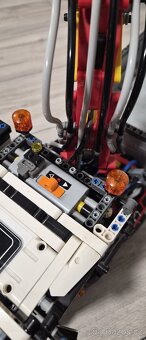 Lego TECHNIC Mercedes-Benz Arocs 3245 - 8