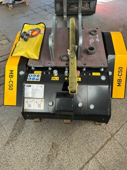 Drtící lžíce MB CRUSHER - 8