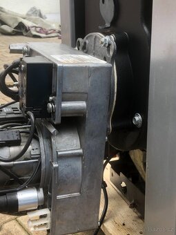 Prodám litinový kotel na olej 33 -36 Kw - 8