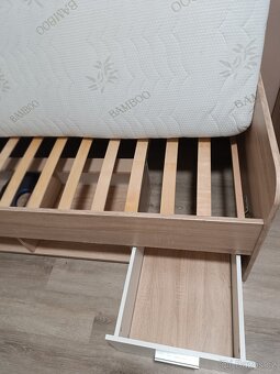 Postel 90/200 +matrace+police - 8