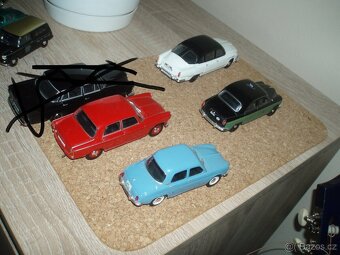 Modely aut - tatra 603,mercedes benz w 110,peugoet 404,renau - 8