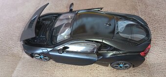 BMW i8 1:24 - 8