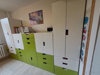 Dětský pokoj - skříně, stůl, postel - 8