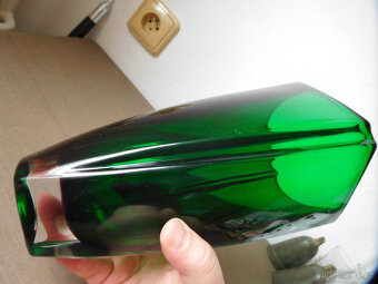 ZAJÍMAVÁ VÁZA - HUTNÍ SKLO - 8