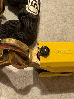 Zámek na brzdový kotouč, s řetězem. Abus - 8