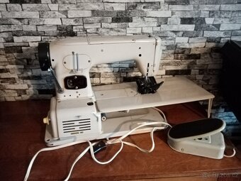 Retro šicí stroj Lada T 132 - 8