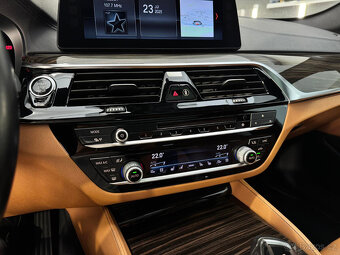 BMW Rad 5 Touring 530d xDrive LUXURY LINE - 8