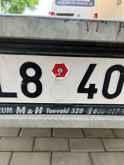 Přívěsný brzděný vozík Agados s najezdy - 8