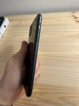 Apple iPhone 11 64GB - 8