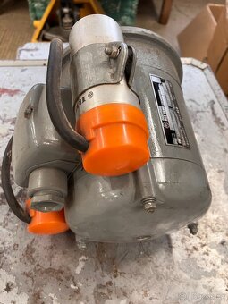 elektromotor 220 V - 8