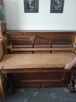 Krásné starožitné pianino - 8